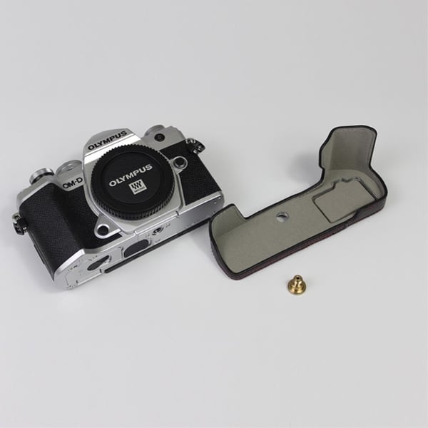 Olympus O-MD E-M5 Mark III kestävä nahkainen puolikas kotelo - Musta