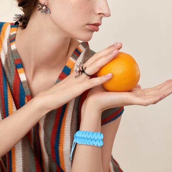 Fitbit Charge Versa flettet klokkerem - Himmelblå