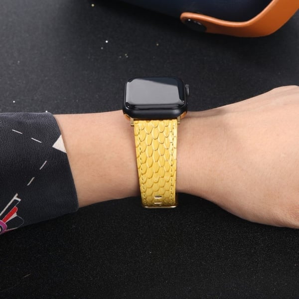 Apple Watch 42 mm - 44 mm klokkerem i skinn med slangestruktur - Gul
