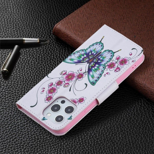 Wonderland iPhone 13 Pro Max flip-etui - Sommerfugler Med Ferskenblomst