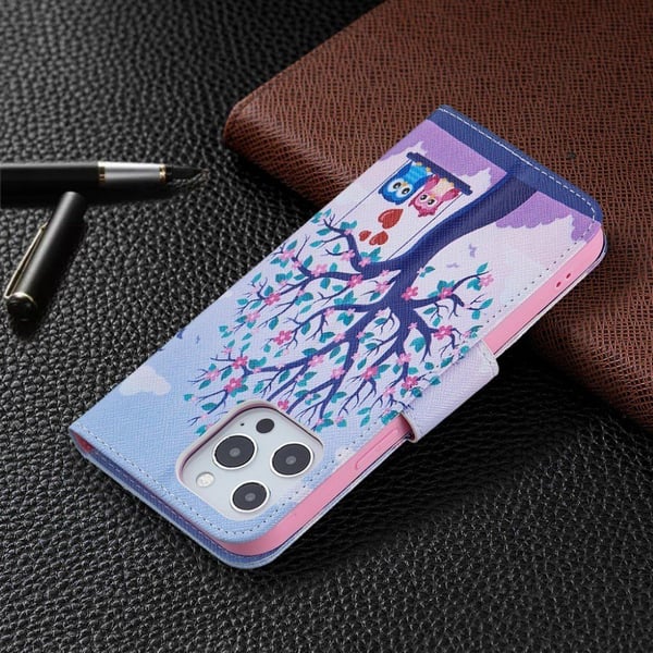 Wonderland iPhone 13 Pro flip etui - Træ Og Ugler