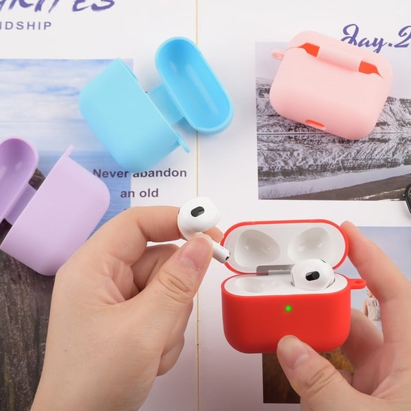AirPods silikonetui med karabinkrok - Midnattsgrønn