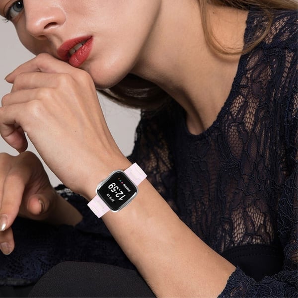Fitbit Versa 2 / Versa Lite hurtigutløsende klokkerem av harpiks - Rosa
