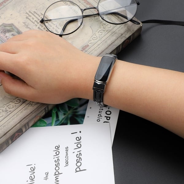 Fitbit Luxe klokkerem i ekte skinn - Svart / Grå Blomst / Størrelse: L