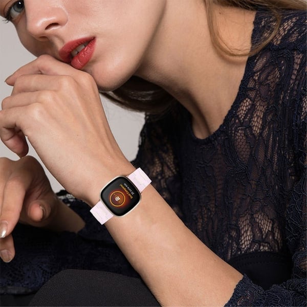Fitbit Sense / Versa 3 urrem med resinperler - Lyserød