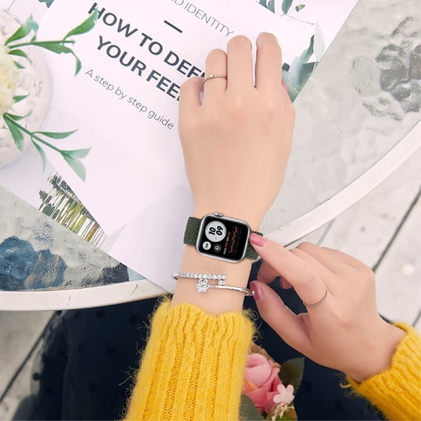 Apple Watch Series 8 (41 mm) elastisk vevd klokkerem - Olivengrønn / Størrelse: Xl