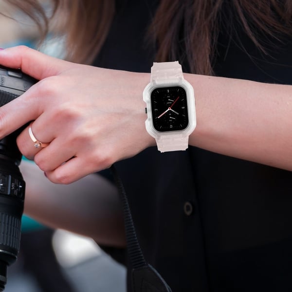 Amazfit GTS 4 / 3 / 2 / 1 silikonikellon hihna integroidulla suojuksella - Himmeä Läpinäkyvä