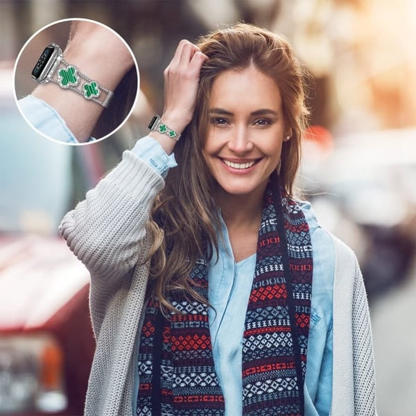 Apple Watch Series 8 (45 mm) / Watch Ultra rhinestone med kløverdekor metallrem - Sølv / Grønn