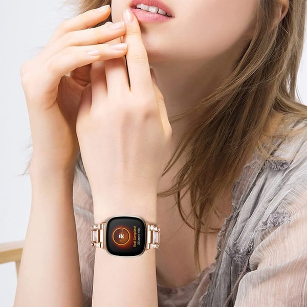 Fitbit Sense 2 / Versa 4 harpiksutsmykket stropp i rustfritt stål - Rose Gull / Rosa Miks