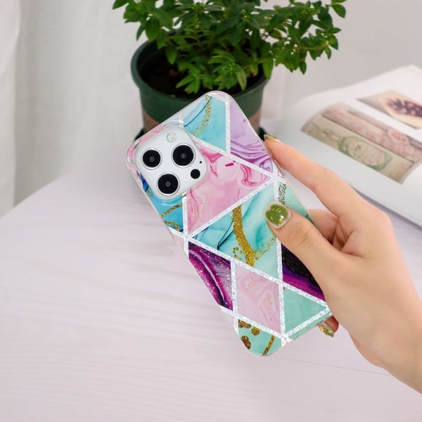 Marble iPhone 15 Pro Etui - Electroplated Rhombus