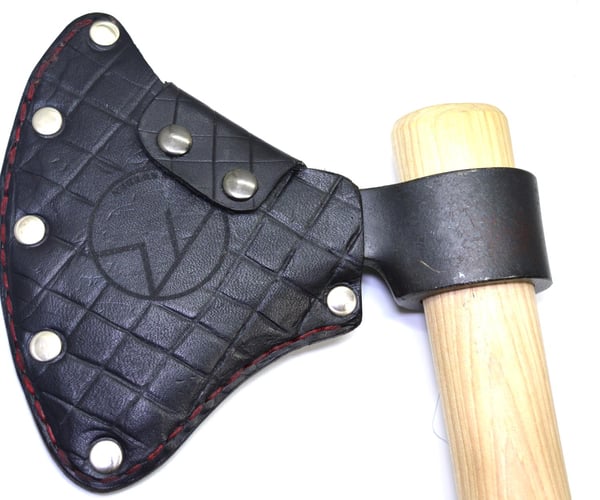Suojaava kirveshuotra - sopii Cold Steel Norse Hawk -kirveelle - 100% käsintehty Ruotsissa - ruotsalaista kasviparkittua nahkaa