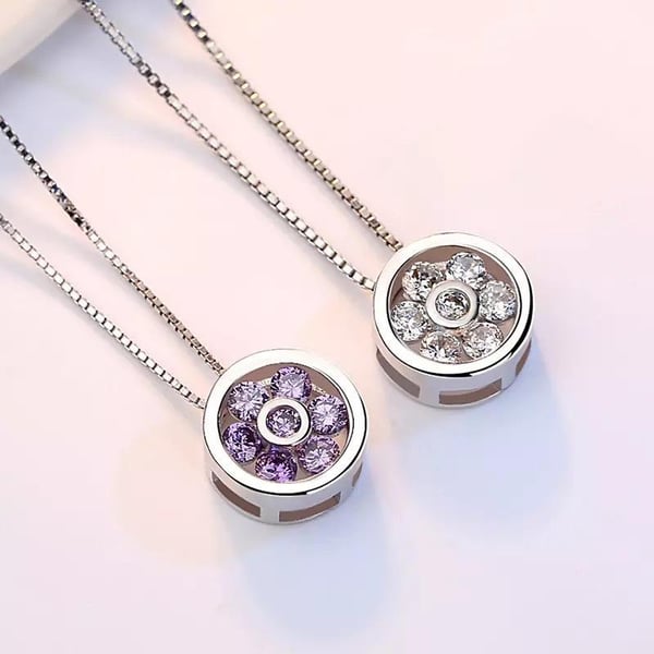 Halskæde - sølvfarvet med lilla rhinestone