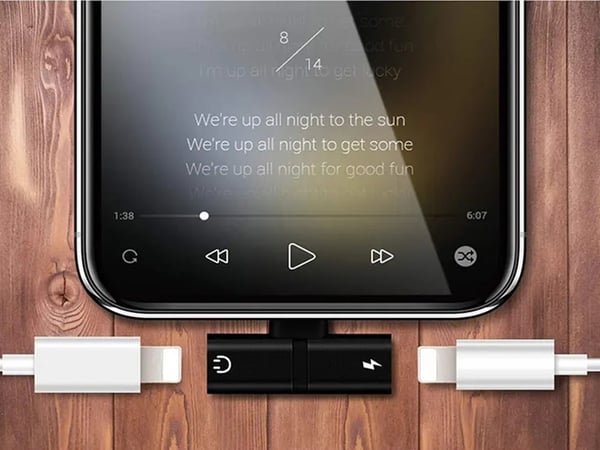Lightning / Apple Adapter - iPhone & iPad