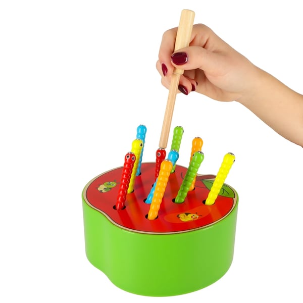 Magneettinen puinen toukkaomena