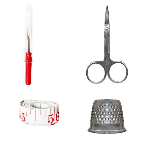 Sysett med tråd, nåler, saks, målebånd, sprettekniv m.m. - 70 deler
