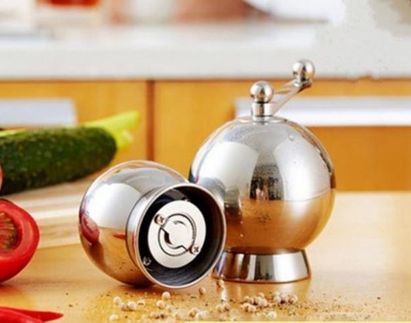 2st Salt- och Pepparkvarnar Rund 9,5 cm + 11,5cm