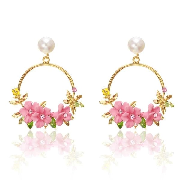 Örhängen i Guld Färg Dekorerade med Rosa Blommor, Gröna Blad, Vita Pärlor & Strass