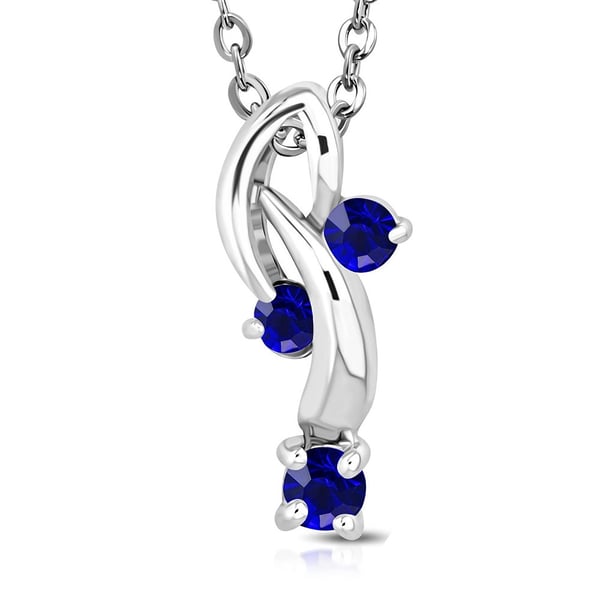 Vackert Halsband i Silver Färg - Snirkligt Hänge med Blå Cubic Zirkonia Kristaller