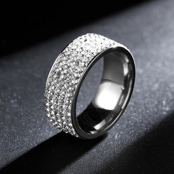 Glittrande Ring i Rostfritt Stål i Silver Färg med 5 rader Rhinestones/Strass - Stl 22