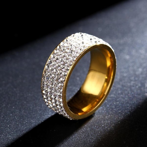 Glittrande Ring i Rostfritt Stål i Guld Färg med 5 rader Rhinestones/Strass - Stl 17