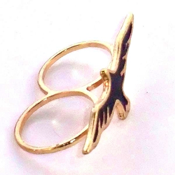 Fashion Ring / Dubbelring / 2-Fingerring i Guld Färg med Svart Fågel - Stl 17/18