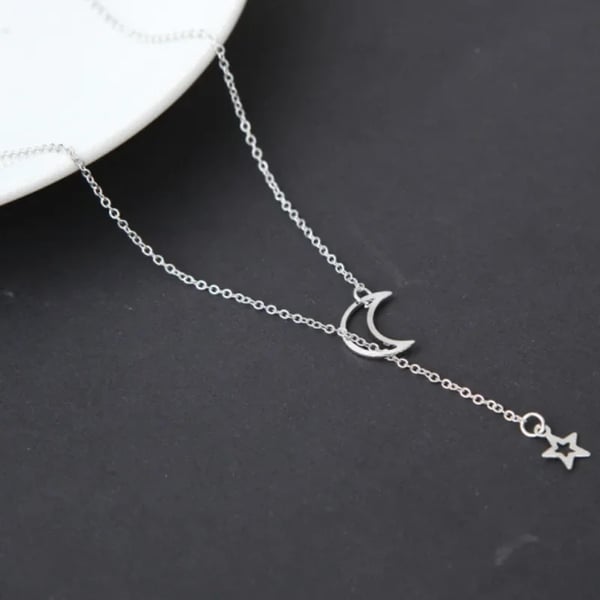 Elegant Silver Halsband med Måne & Stjärna / Moon Star Necklace