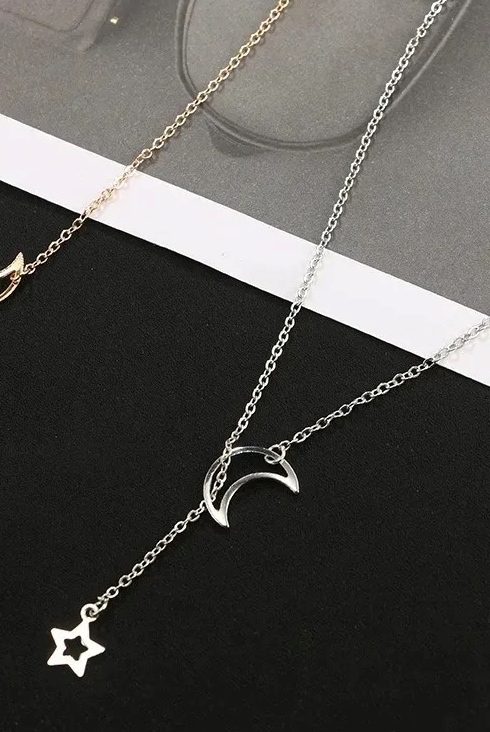Elegant Silver Halsband med Måne & Stjärna / Moon Star Necklace