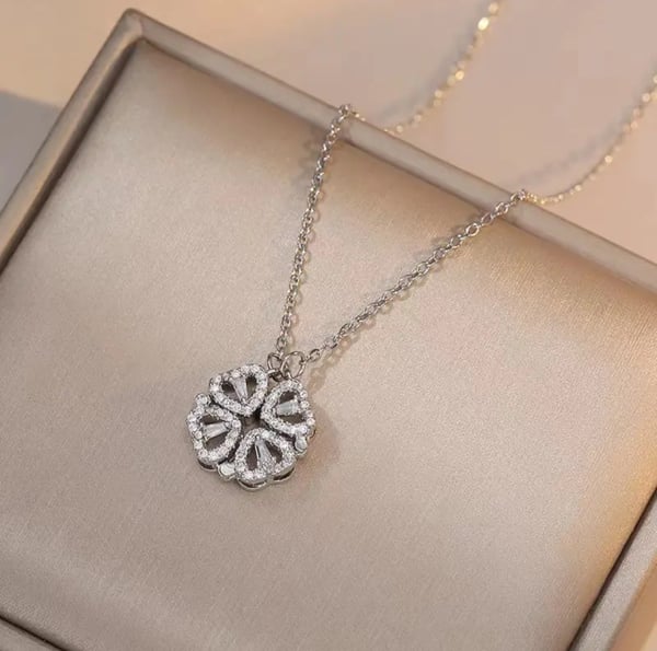 Magnetiskt Silver Halsband i Rostfritt Stål - Fyrklöver / Hjärta med Rhinestones