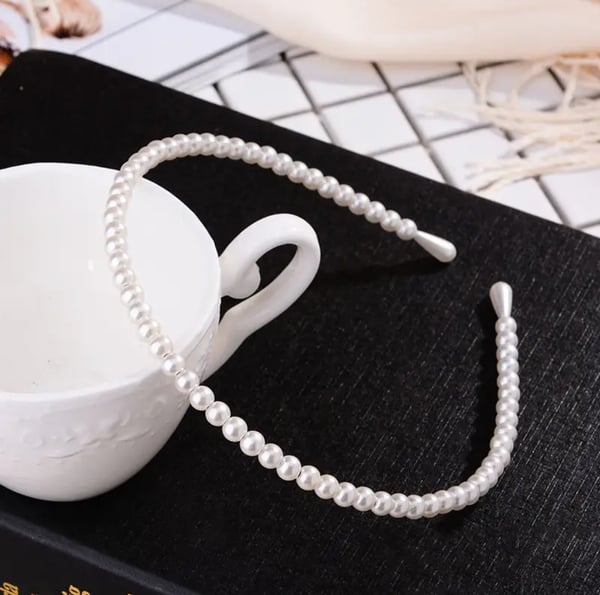 Boho Diadem Hårsmycke Håraccessoar Hårband med Vita Pärlor