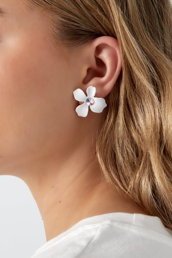Stud Örhängen i Form av Söta Svarta Sommar Blommor med Glittrande Vit / Klar Sten