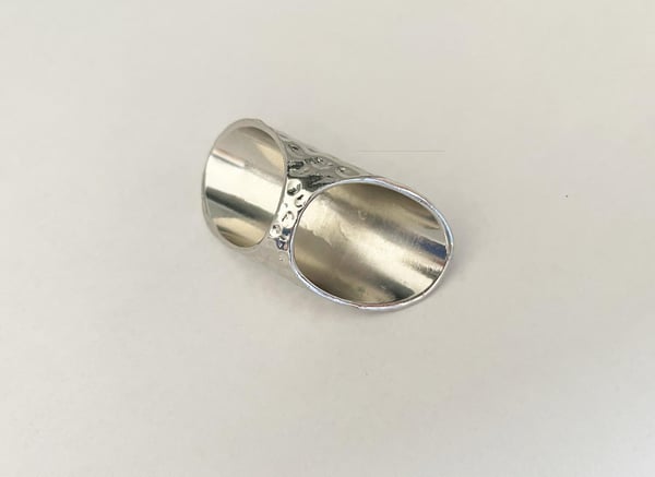 Oversize Silver Ring med Vita Stenar & Text - HOPE - Stl 17,5