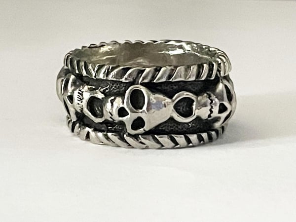 Cool Silver Ring med flera Döskallar / Dödskallar - Stl 19