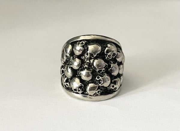 Cool Silver Ring med flera Döskallar / Dödskallar - Stl 20,5
