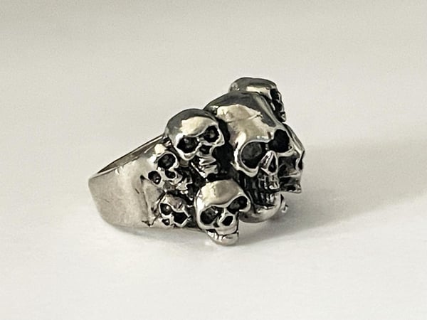 Cool Silver Ring med flera Döskallar / Dödskallar - Stl 20