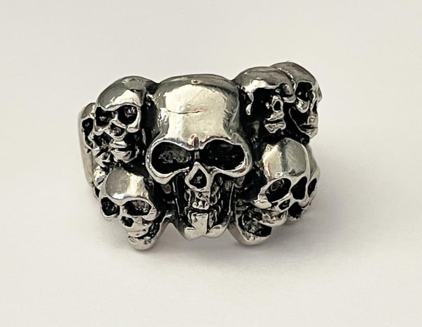 Cool Silver Ring med flera Döskallar / Dödskallar - Stl 21