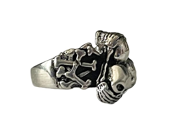 Cool Silver Ring med 3 st Döskallar & Benknotor - Stl 20