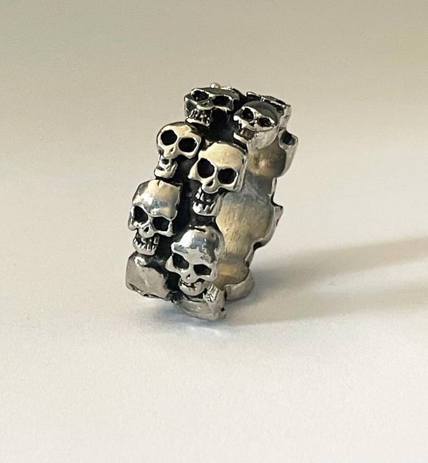 Cool Silver Ring med Döskallar / Dödskallar i 2 Rader - Stl 19,5
