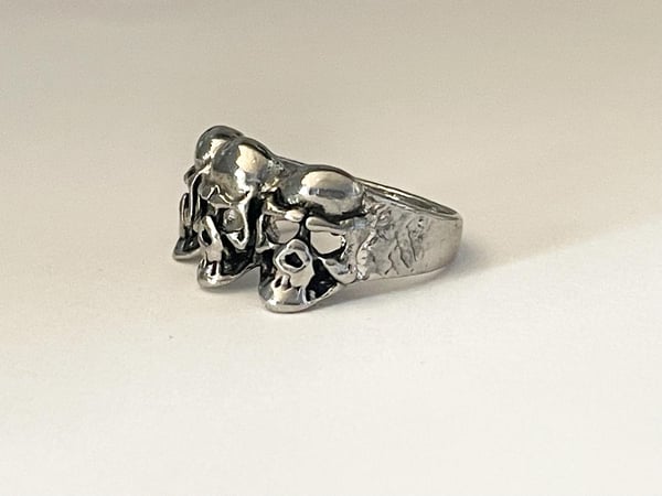 Cool Silver Ring med 3 st Döskallar / Dödskallar - Stl 20,5