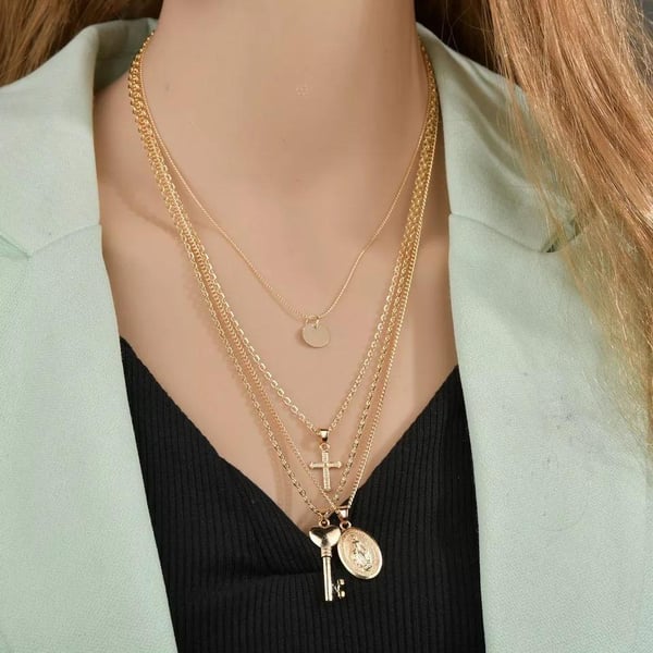 Guld Halsband / Choker med 4 olika Kedjor, Kors & Nyckel