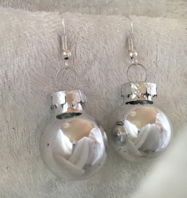 Silver Örhängen till Jul / Christmas - Silver Blanka Julkulor