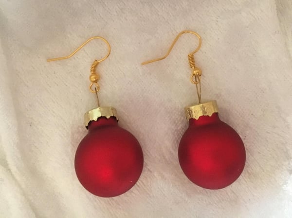 Guld Örhängen till Jul / Christmas - Röda Matta Julkulor