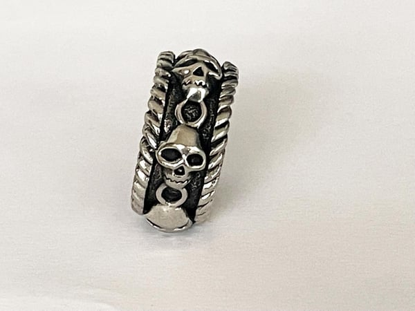 Cool Silver Ring med flera Döskallar / Dödskallar - Stl 19,5