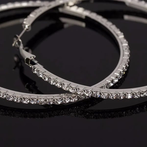 Glittrande Silver Örhängen -Hoop med Vit Strass/Rhinestones 9 cm
