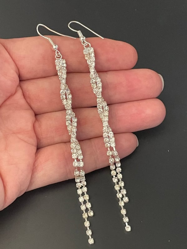 Glittrande Långa Tvinnade Silver Örhängen med Strass/Rhinestones