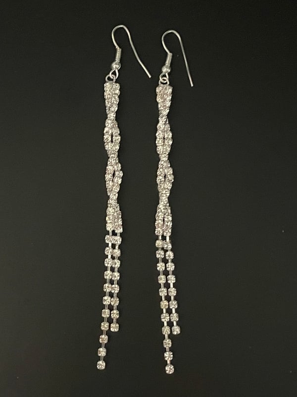 Glittrande Långa Tvinnade Silver Örhängen med Strass/Rhinestones