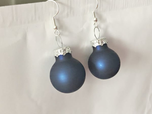 Silver Örhängen till Jul / Christmas - Dimblå Matta Julkulor