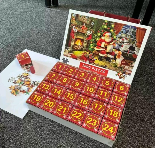 Super Juligt motiv Adventskalender 2026, Santa 1000 pusselbitar, julkalender pussel
