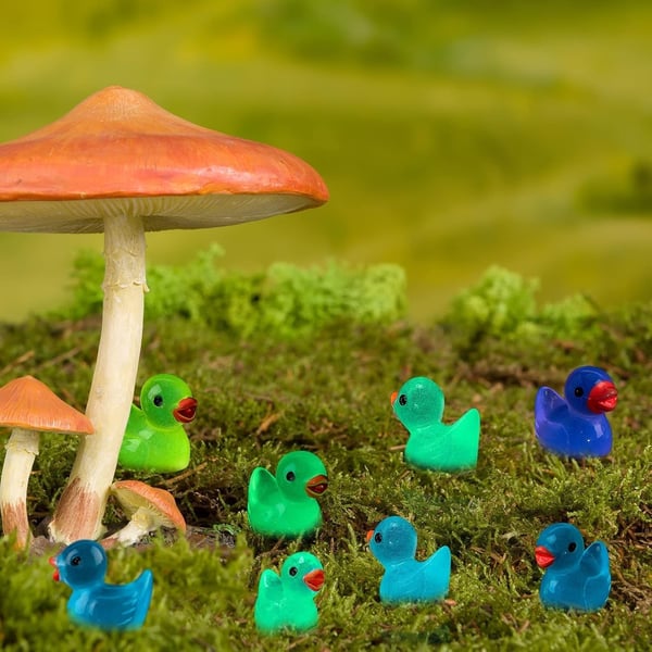 100 st Självlysande Luminous Tiny Ducks Set Dekoration Realistisk Form Hållbar Harts Förtjusande ankor för jul födelsedagsfest Barnens dag