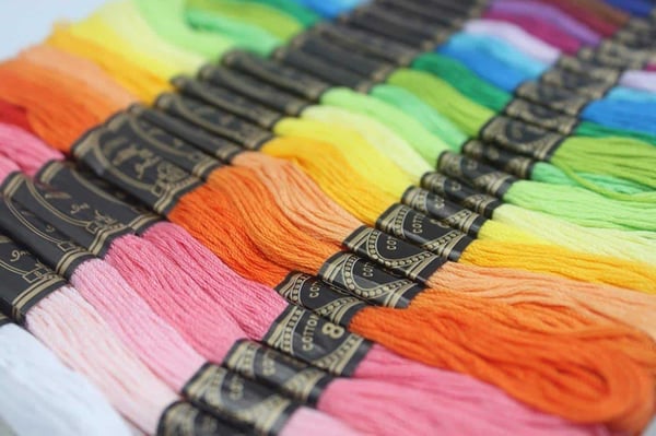 100 dockor broderigarn / moulinegarn