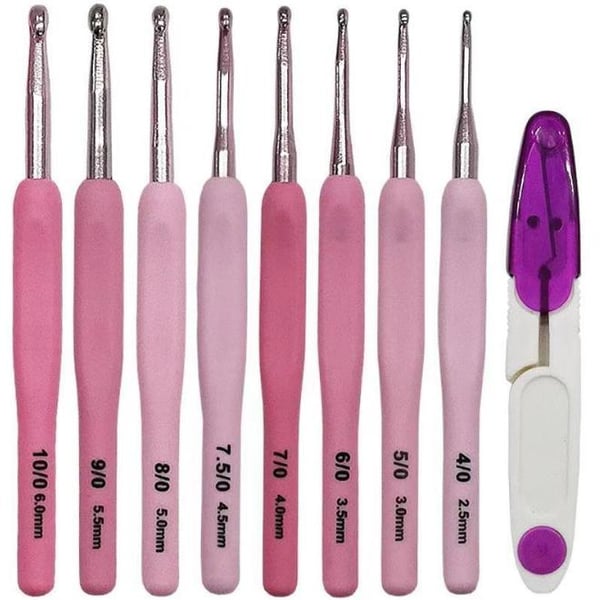 N030 - Set med 8 st. ergonomiska virknålar i snyggt rosa fodral
